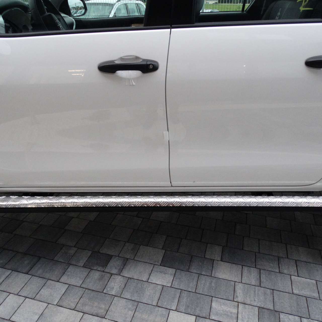 PROGI BOCZNE TOYOTA HILUX REVO